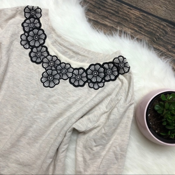 Anthropologie Tops - ANTHROPOLOGIE Floral Gray Sweatshirt Pullover {T3}